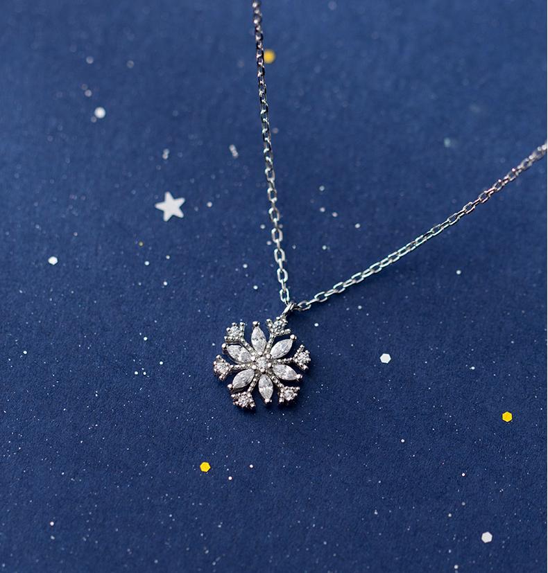 Blingrunway Christmas Series Snowflake Necklace